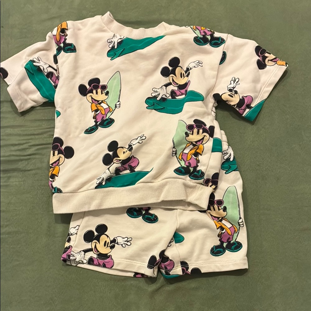 Disney Mickey set size 5T